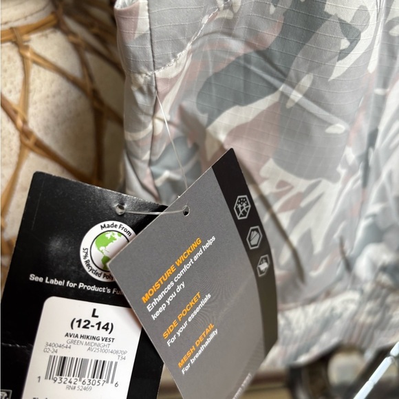 AVIA Gray and White Camouflage Utility Cargo Trail Vest Lightweight SZ 12-14 NWT - Picture 10 of 13